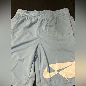 Nike fit shorts boys medium barely worn no ware.color blue.athletic shorts.